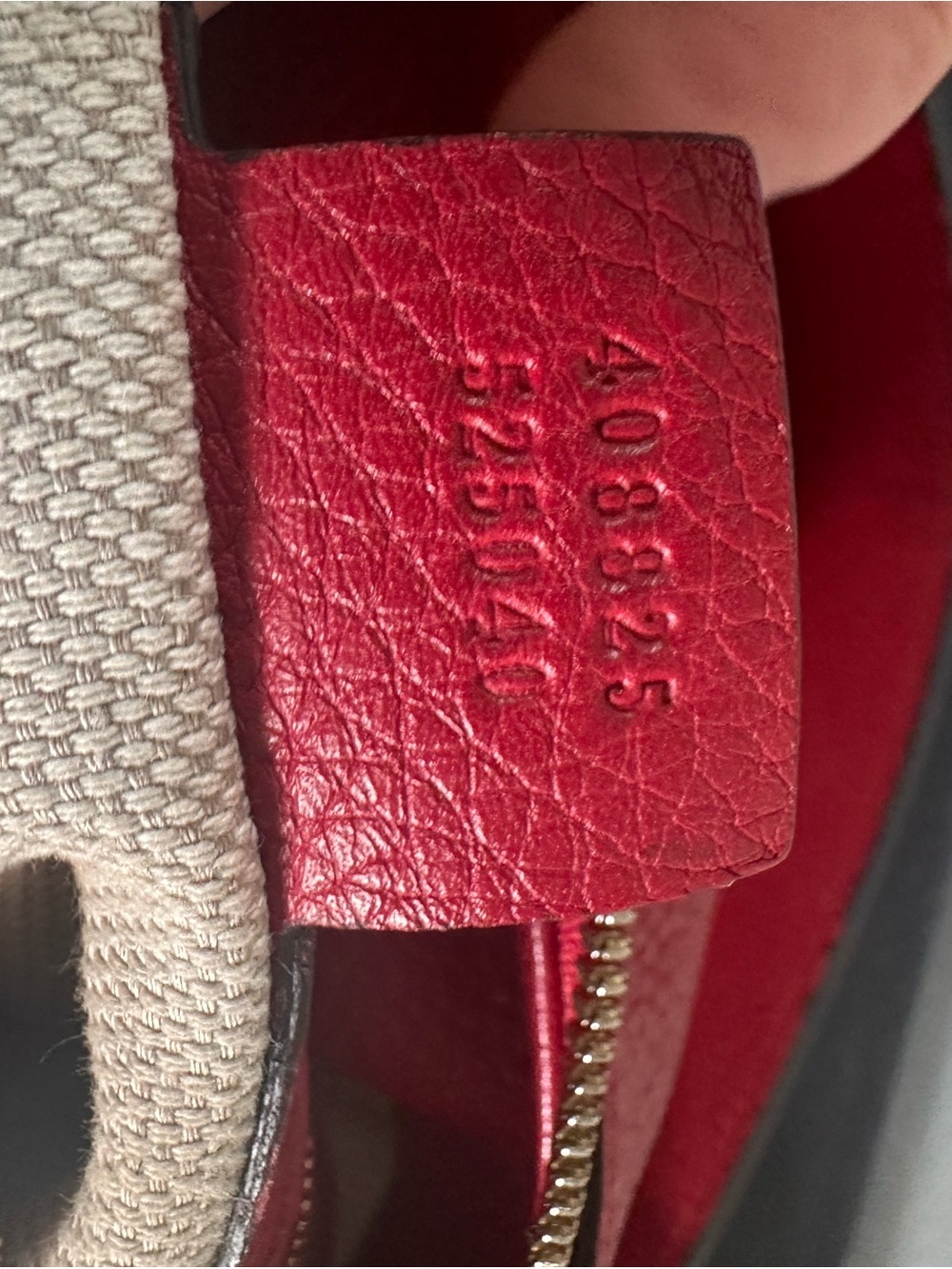 Gucci SoHo Red Pebbled Leather Hobo crossbody Bag with Embossed Logo - Picture 10 of 15